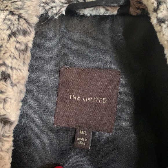 Faux Fur Vest - Picture 2 of 3